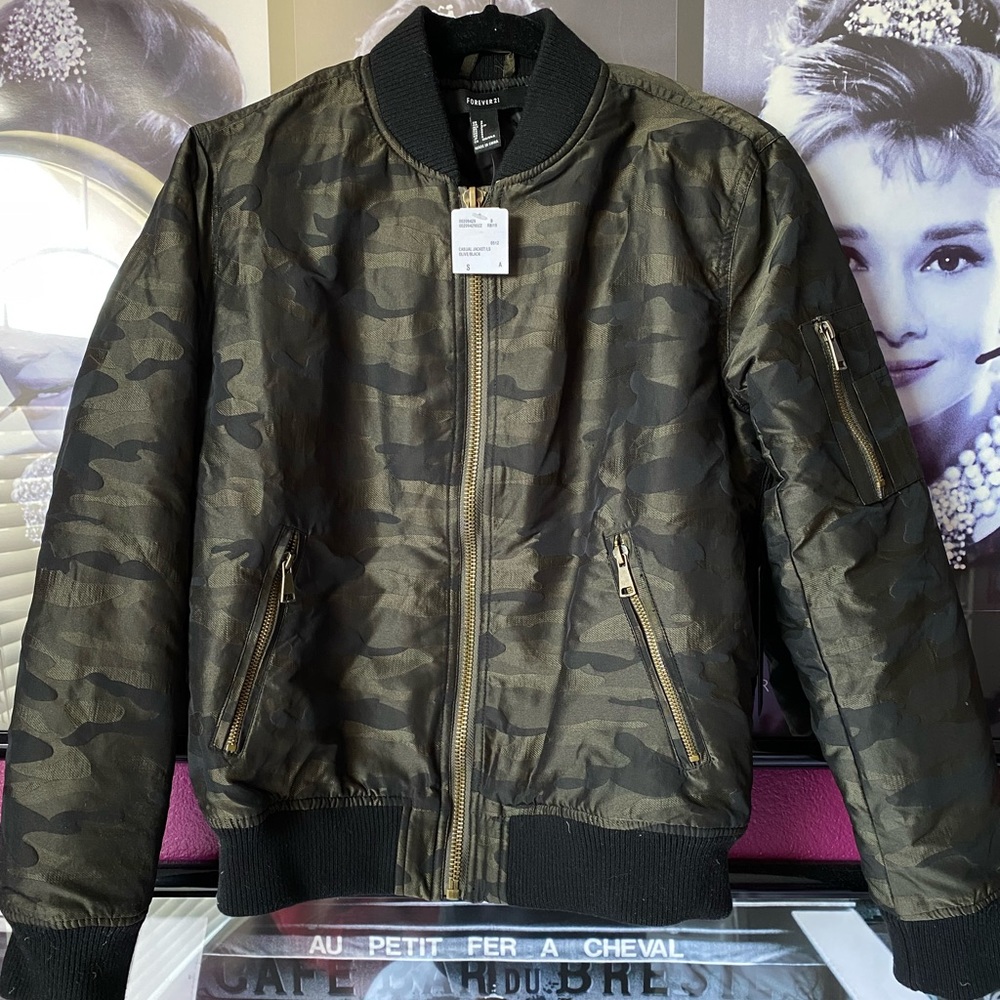Forever 21 Camo Bomber Jacket **BRAND NEW w. TAG**